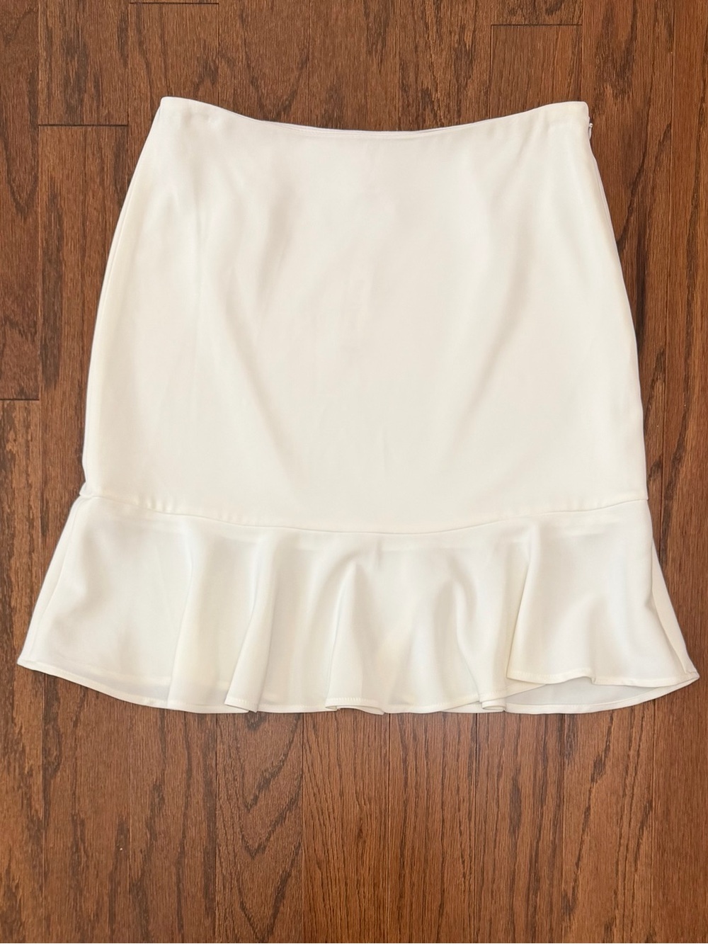 White House Black Market Ivory Off-white Ruffle-Hem Lined Mini Skirt NWT